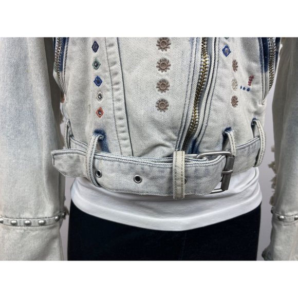BlankNYC Women's Light Blue Embroidered Zip Up Buckle Strap Denim Jacket - NWT - Picture 10 of 15